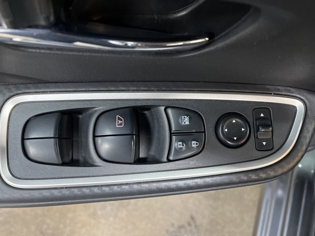 2020 Nissan Versa SR