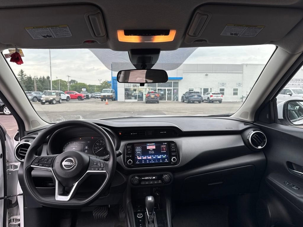 2022 Nissan Kicks SV