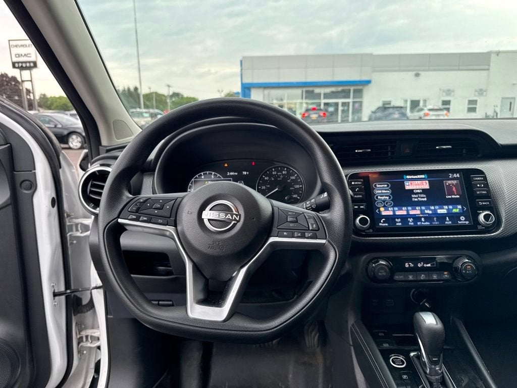 2022 Nissan Kicks SV